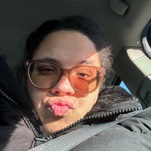 Meet your Posher, Camila